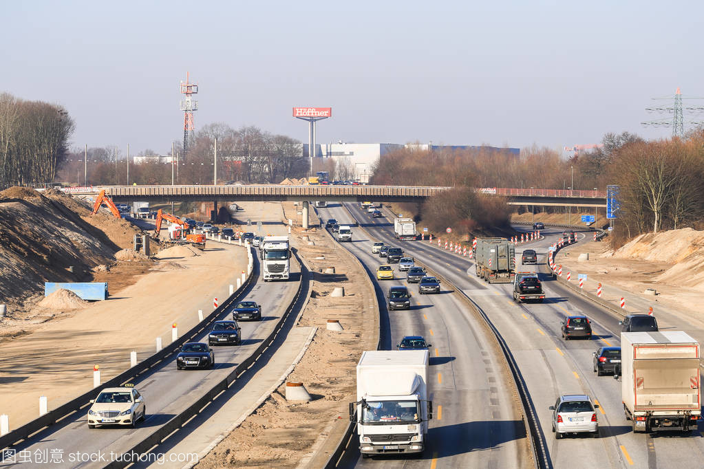 高速公路交界处的城市动脉 汉堡道路工程与交通枢纽建筑的艺术